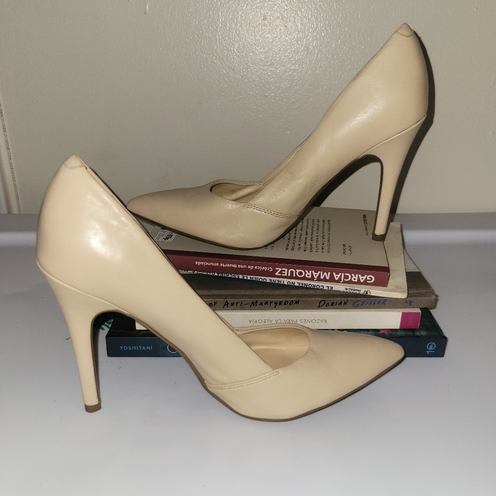 Guess Cream Stiletto Heels - Picture 3 of 6